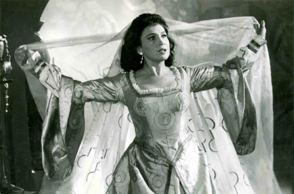 Image - Yevheniia Miroshnychenko in Gaetano Donizetti's opera Lucia di Lammermoor.